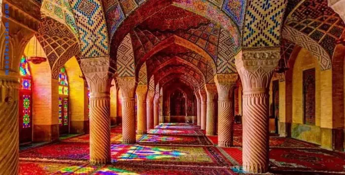 مسجد وکیل شیراز با پنجر های رنگی 998748745