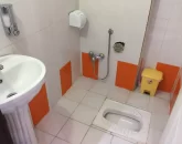 توالت ایرانی و روشویی سرویس بهداشتی آپارتمان در شیراز