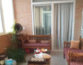 تخت چوبی منبت کاری شده و میز وسط آپارتمان در شهرک گلستان 8454265