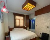لوستر مدرن اتاق خواب با دیوارهای از جنس کناف آپارتمان در مالی آباد 656