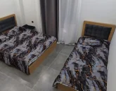 تخت های چوبی اتاق خواب ویلا در شیراز 265458