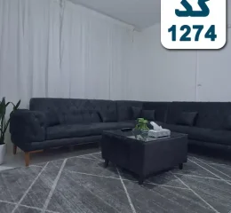 اتاق پذیرایی فرش شده به همراه مبلمان تیره و اسپیلت آپارتمان در شیراز 1145684