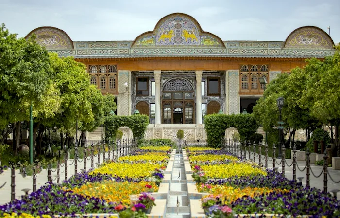 نمایی از باغ زیبا و دلربای نارنجستان قوام در شیراز 165448684