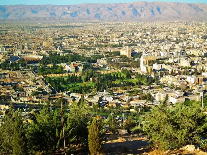 نمایی از فاصله دور از باغ جهان نما در شهر شیراز 4168748697