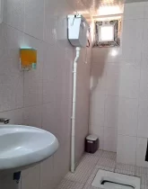 توالت ایرانی همراه با سیفون و دستشویی سرویس بهداشتی ویلا در شهرک نیایش