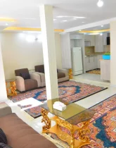 اتاق پذیرایی فرش شده با آشپزخانه خانه ویلایی در قصر دشت 54897